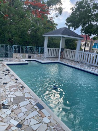 Peaceful Private Home With Exclusive Swimming Pool — 4-Star Luxury Hotel in Montego Bay, Jamaica