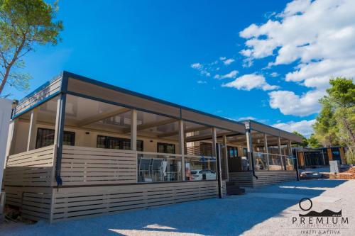 XL Premium Mobile Home Ivatti&Attiva 80 m from the Beach Camp HERON ISLAND — 4-Star Luxury Hotel in Pakostane, Croatia
