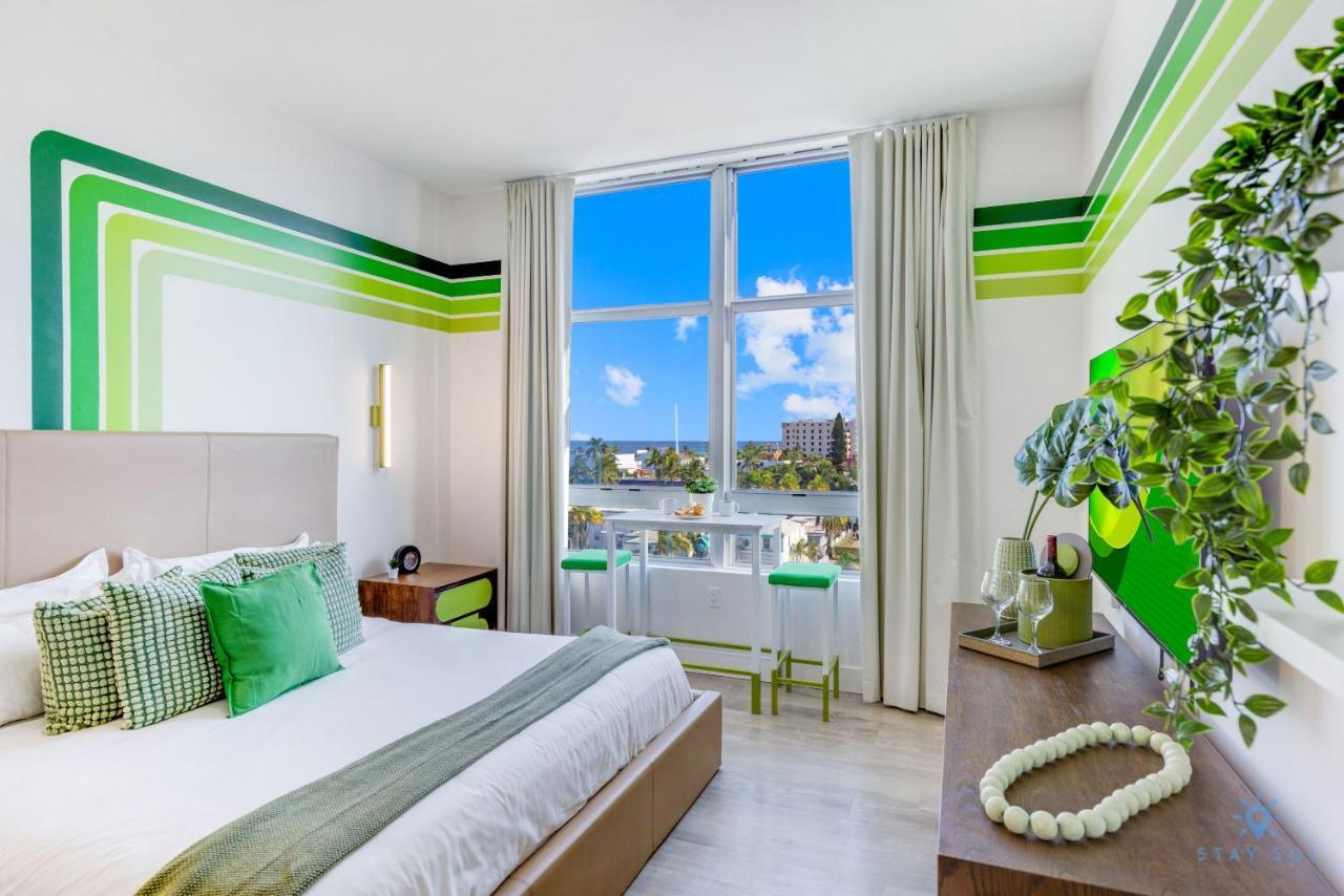 Rooftop Pool & Hot Tub Gym Hollywood Beach — 4-Star Luxury Hotel in Hollywood, United States