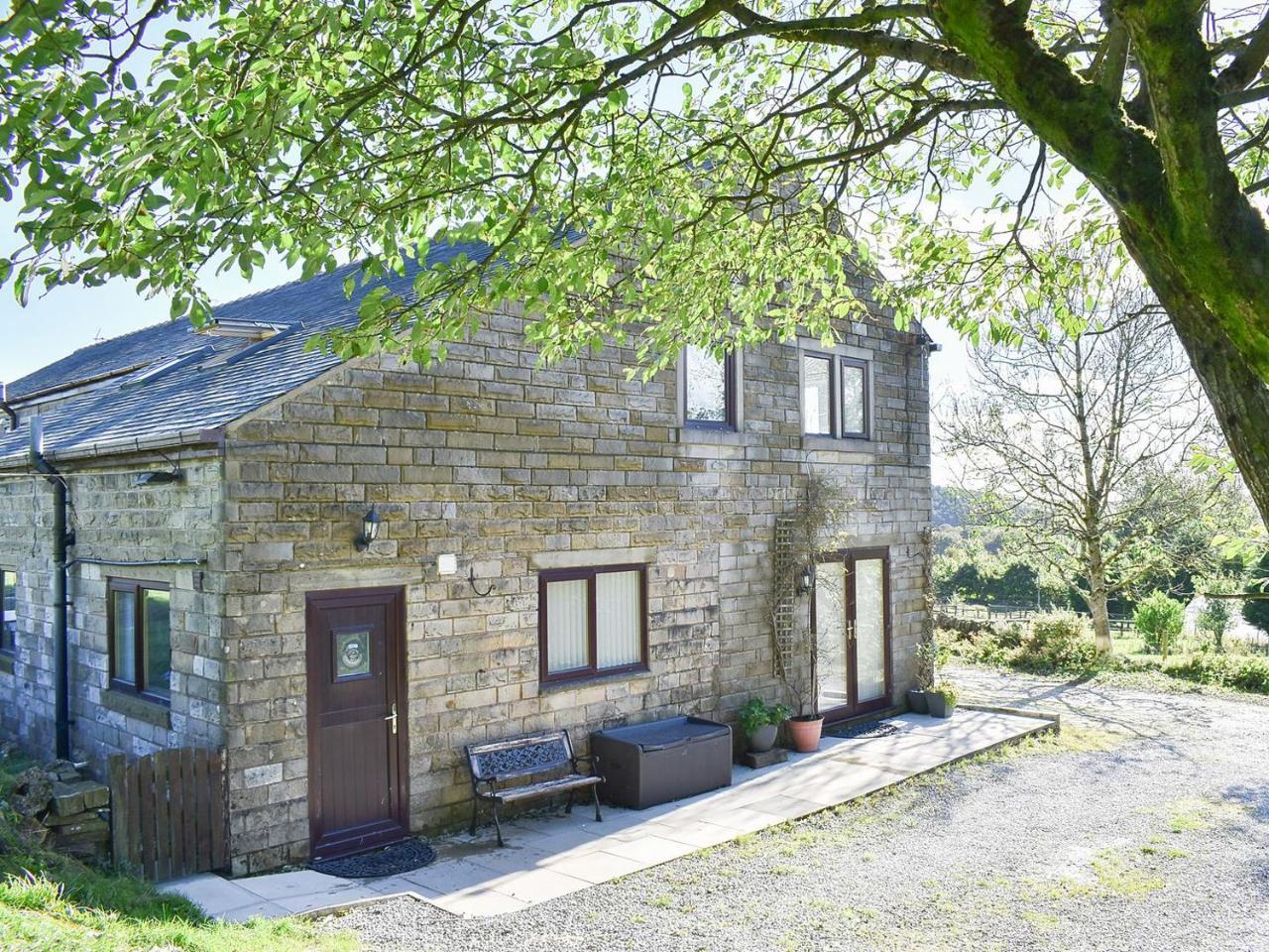 Wesley Old Hall House — 4-Star Luxury Hotel in Bacup, United Kingdom