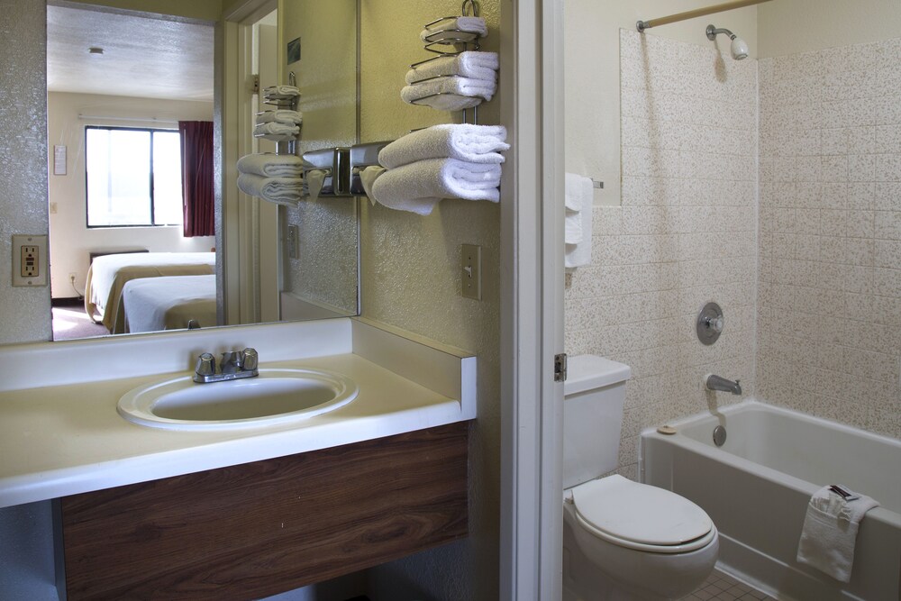 E Z 8 Motel South Bay - photo 20