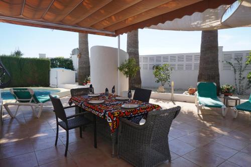 Villa LILAS in Els Poblets — 4-Star Luxury Hotel in Els Poblets, Spain