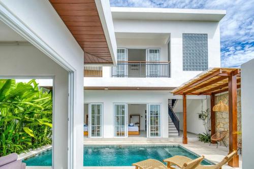 Villa Nadhira 3BR Tropical Oasis in Berawa — 4-Star Luxury Hotel in Canggu, Indonesia
