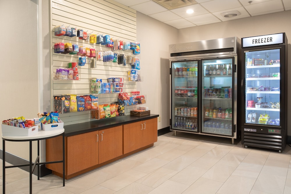 Holiday Inn & Suites Goodyear West Phoenix Area by IHG - photo 41