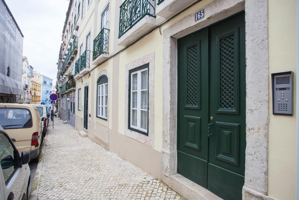 Lisbon typical and cosy apartment