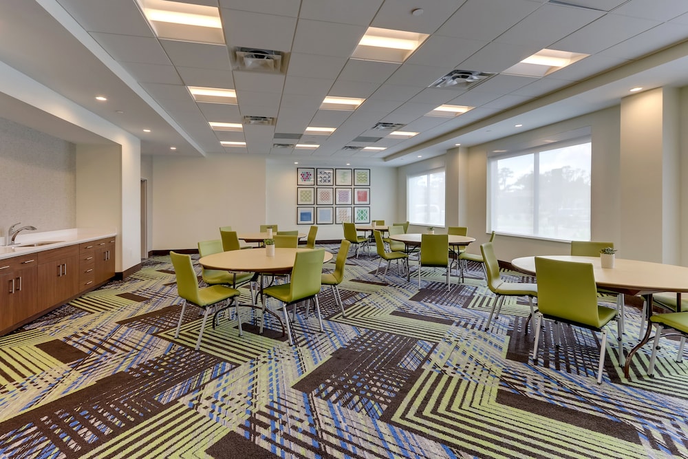 Holiday Inn Express Wilmington Porters Neck - photo 46