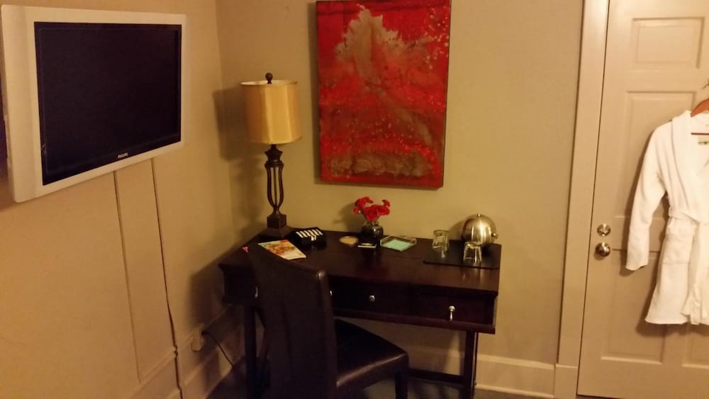 The Loft on the Square Guest Suites - photo 16