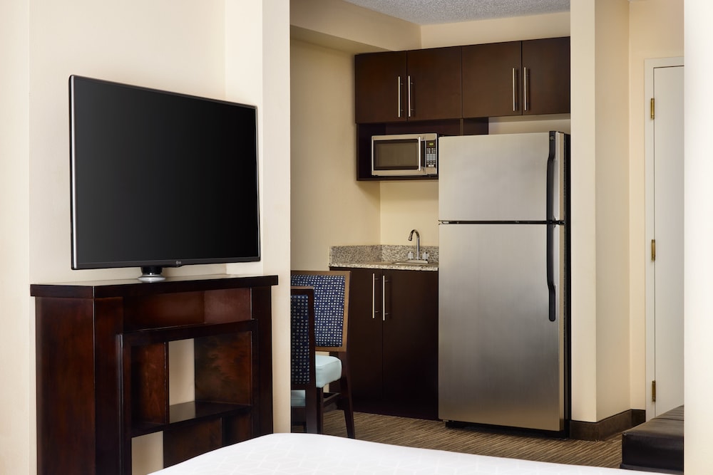 Holiday Inn Express & Suites Alpharetta Windward Parkway by IHG - photo 16
