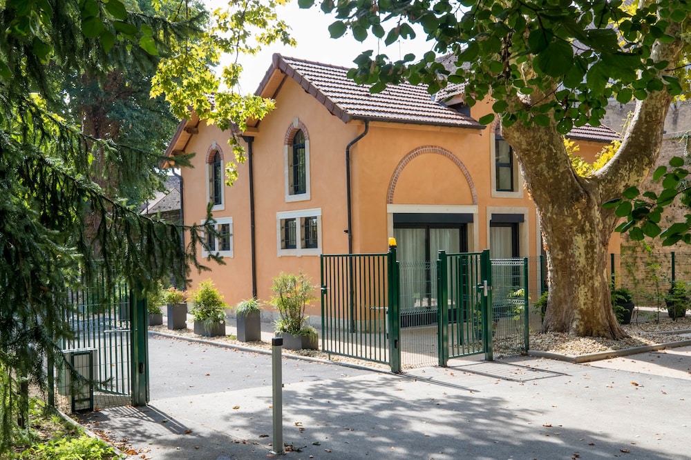 Côté Rempart in Beaune, France