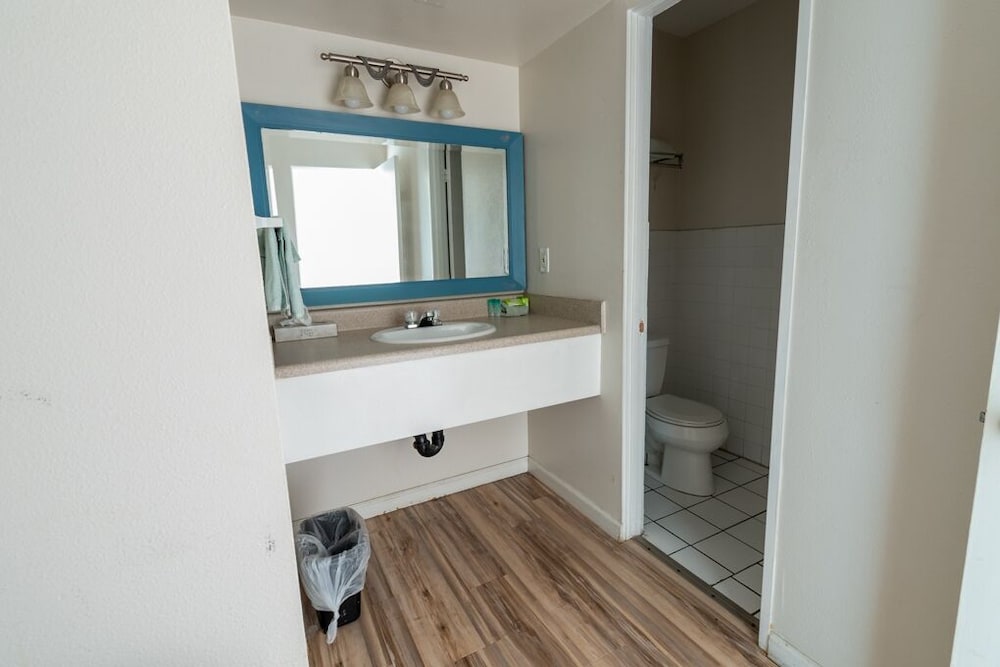 Ocean Villa Inn - photo 47