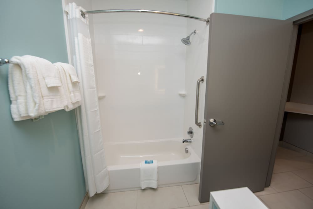 Holiday Inn Express & Suites Lake Charles South Casino Area by IHG - photo 60