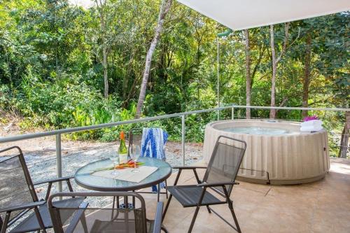 Villa Iguana Great place & privacy with Jacuzzi & WiFi — 4-Star Luxury Hotel in Quepos, Costa Rica
