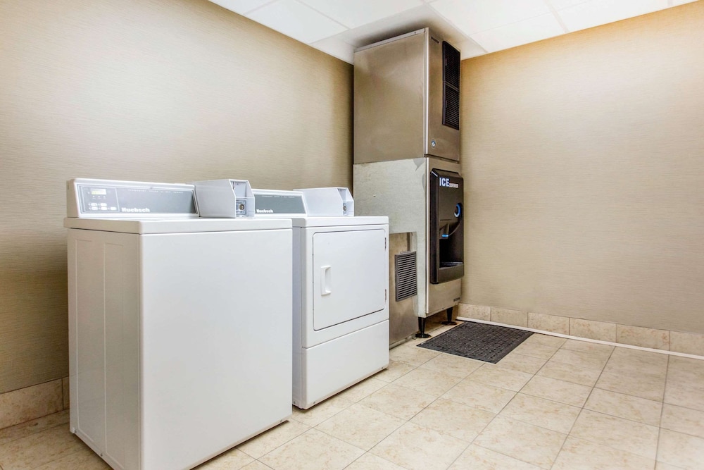 Comfort Suites Clinton near Presbyterian College - photo 27