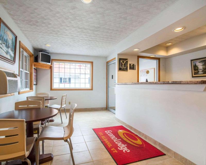 Econo Lodge Saint Albans - photo 41