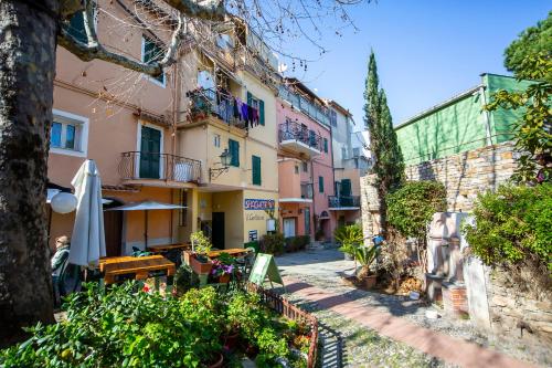 Casa Selù a 100 mt dal mare — 4-Star Luxury Hotel in San Lorenzo Al Mare, Italy