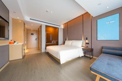 Atour Hotel Wuxi Huishan Wanda Plaza in Wuxi, People's Republic of China