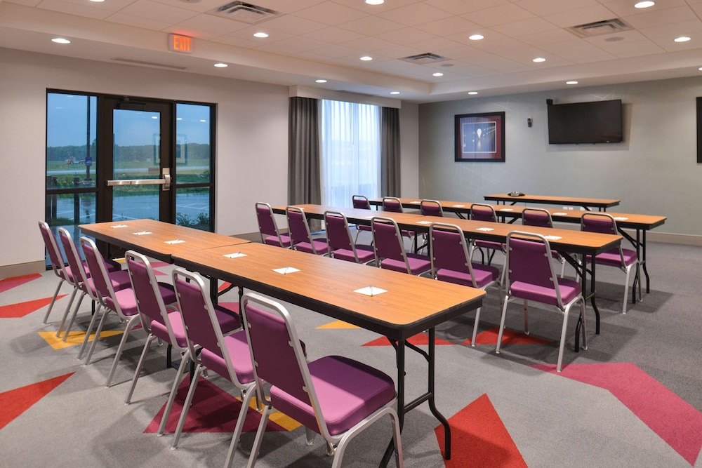 Hampton Inn & Suites Ames - photo 43