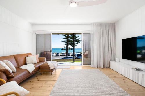 Luxury Beachfront Retreat on Henley Beach Esplanade — 4-Star Luxury Hotel in Henley Beach, Australia