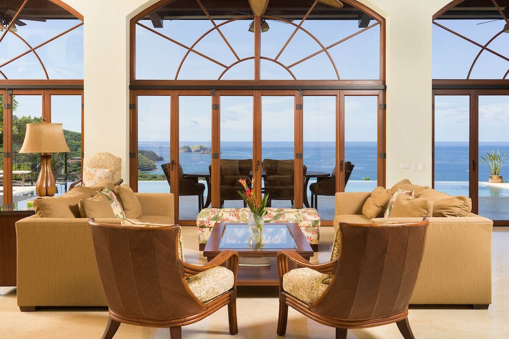 Cinco Sinsotes — 4-Star Luxury Hotel in Sardinal, Costa Rica