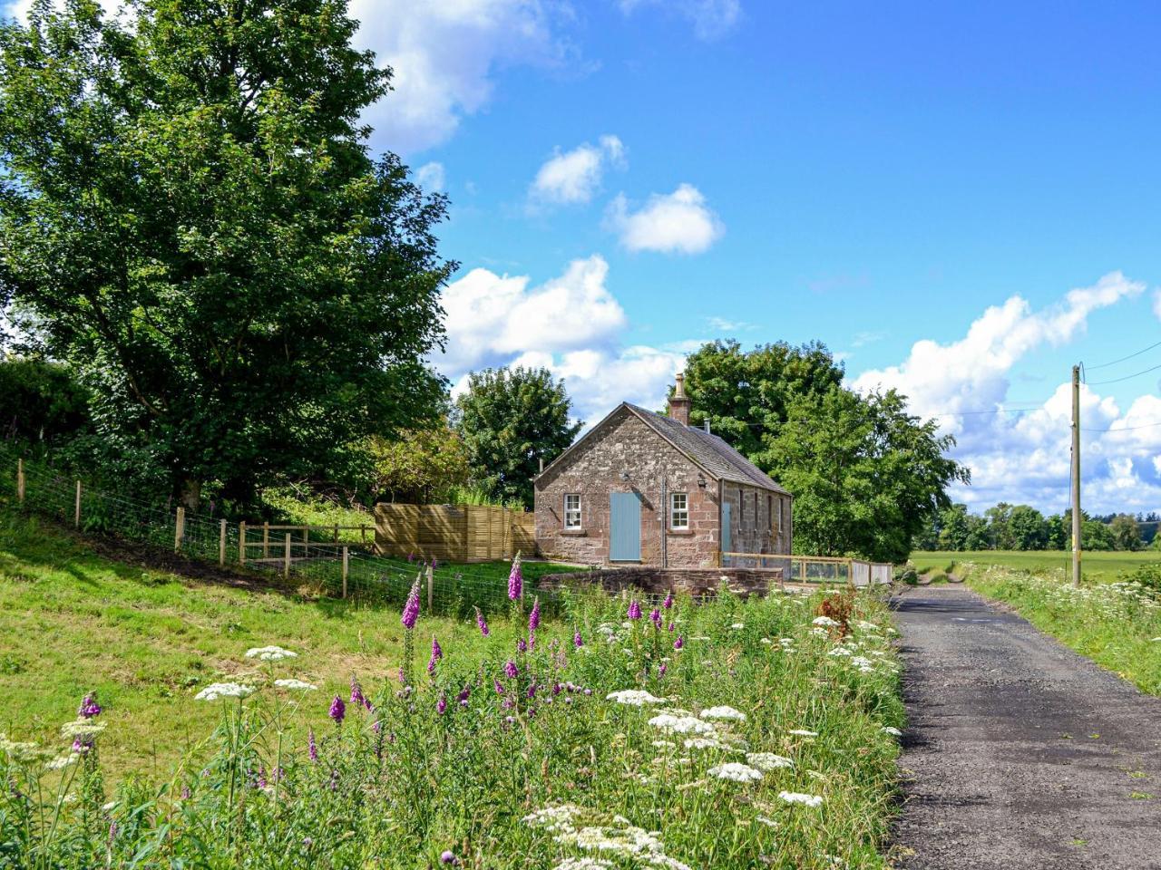 Kingfisher Cottage — 5-Star Luxury Hotel in Blairgowrie, United Kingdom