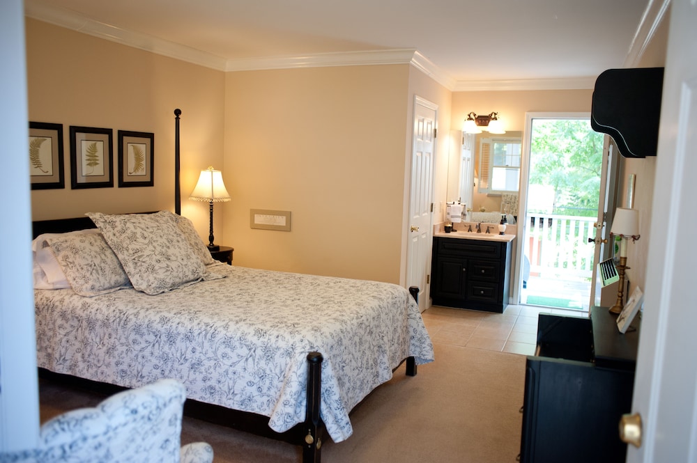The Green Tree Inn - photo 25
