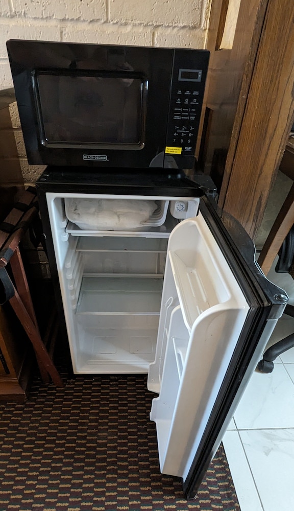 Edelweiss Inn And Suites - photo 11