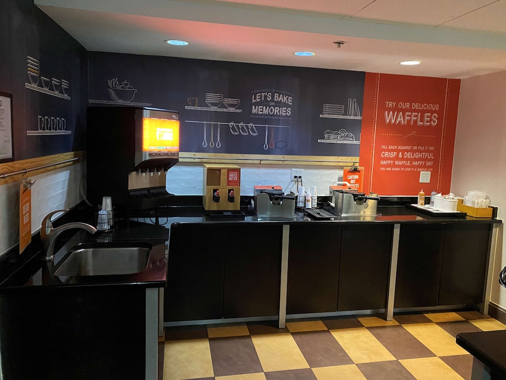Hampton Inn Ft. Chiswell Max Meadows - photo 16