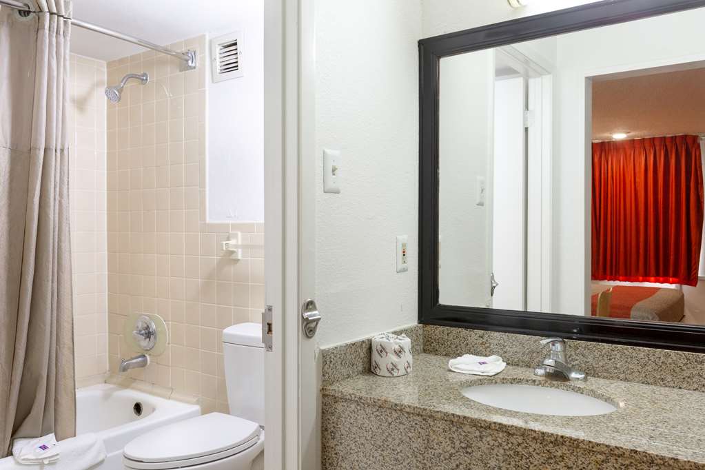 Motel 6 Houston TX East - photo 13