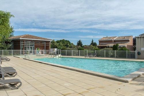 La Provencale — hotel in Saint-Saturnin-Les-Avignon