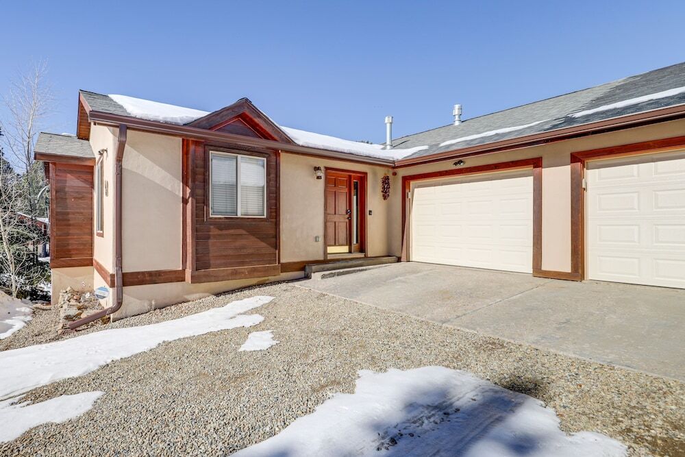 Angel Fire Townhome w Hot Tub: 2 Mi to Ski Resort in Angel Fire, United States