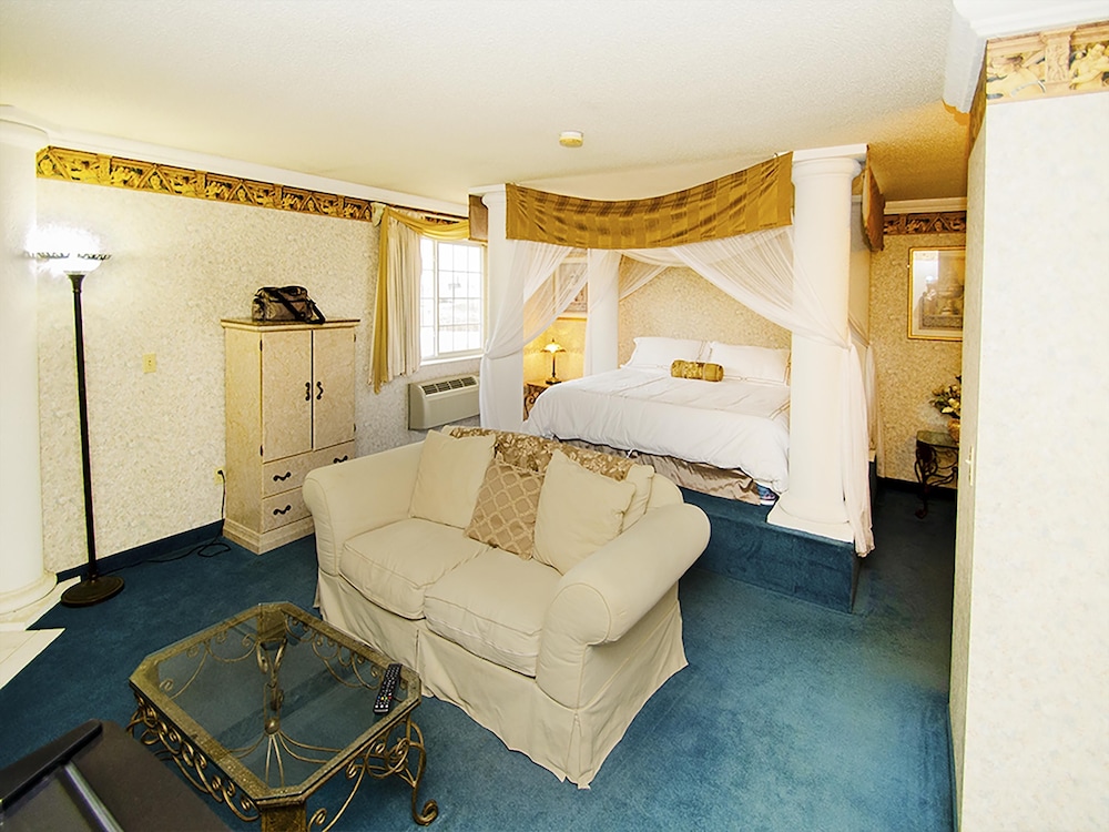 Urbana Inn & Suites - photo 12