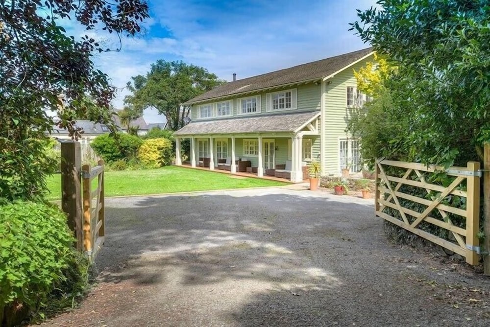 The Coach House — 4-Star Luxury Hotel in Pwllheli, United Kingdom