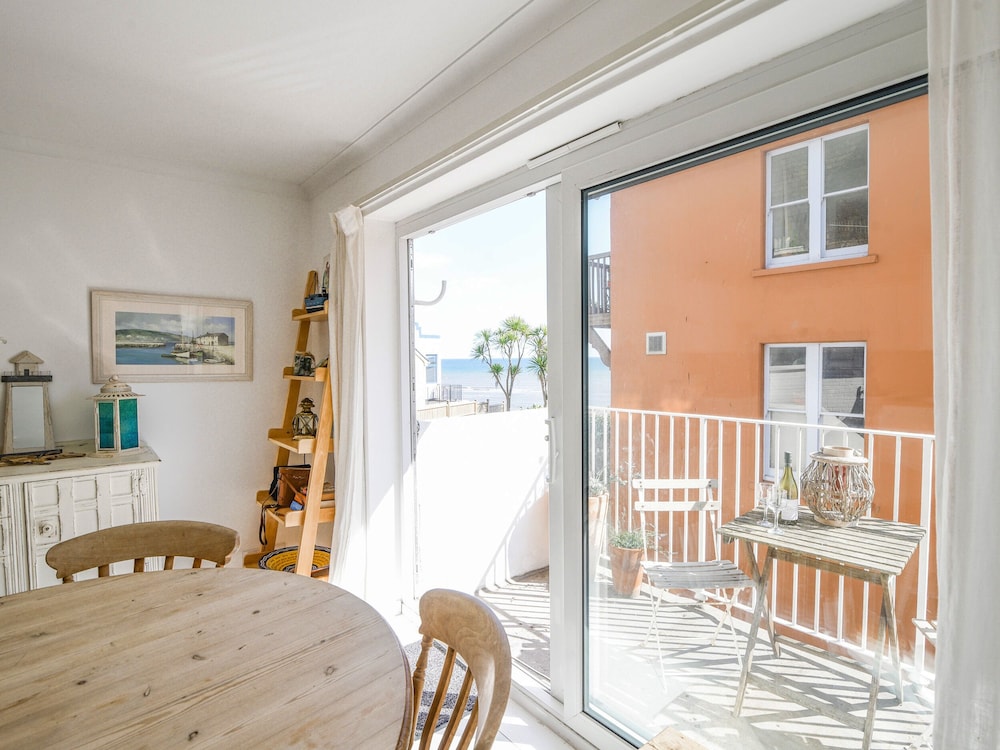 1 Bay View Court — 4-Star Luxury Hotel in Lyme Regis, United Kingdom