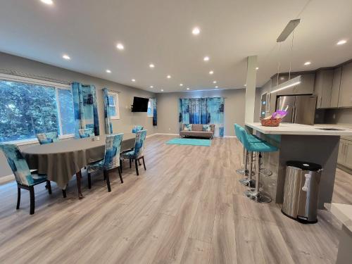 Spacious 3 bedroom unit with backyard and parking just 10 minutes from Rodeo Dr and attractions — 4-Star Luxury Hotel in Los Angeles, United States