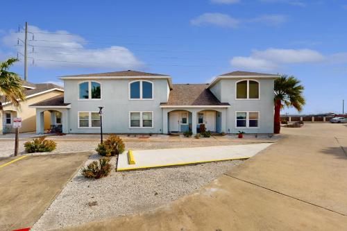 The Blue House by Whitecap Beach — 4-Star Luxury Hotel in Corpus Christi, United States