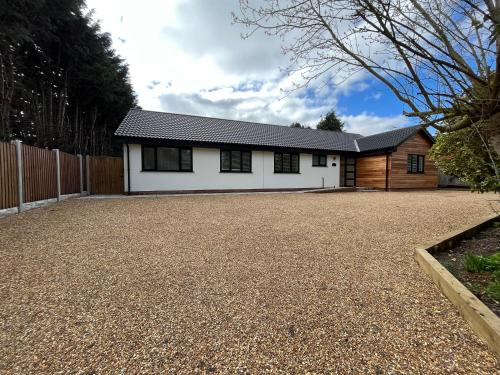 Rare Luxury Holiday Home with Hot Tub — 4-Star Luxury Hotel in Belton, United Kingdom