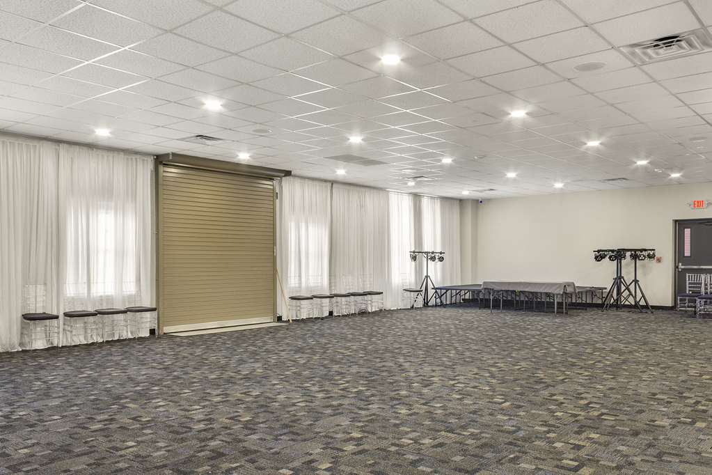 Quality Inn & Suites Green Bay Downtown - photo 56