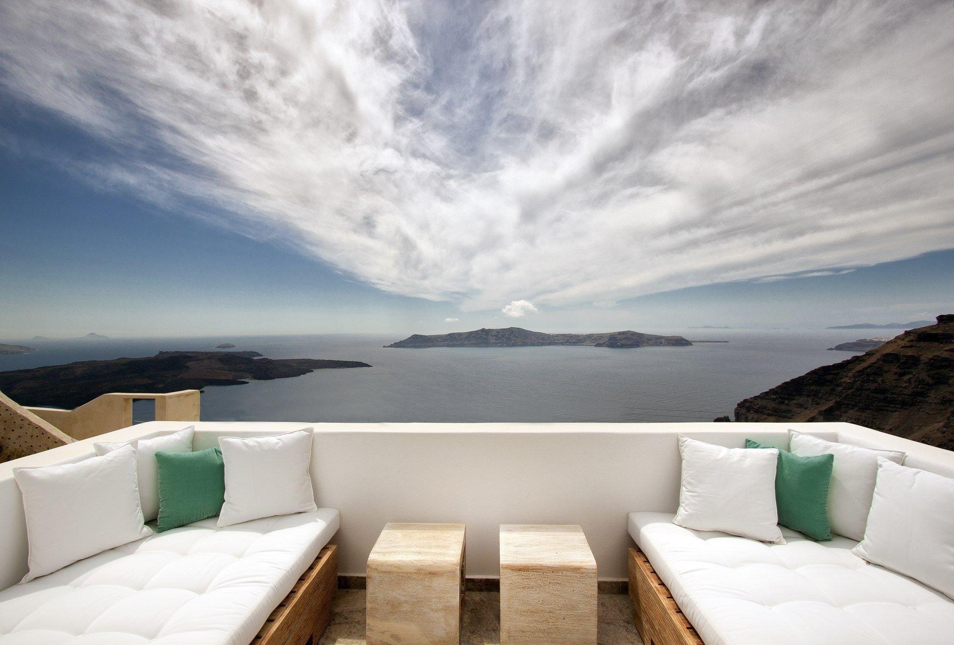 Allure Suites - carbon neutral hotel in Fira