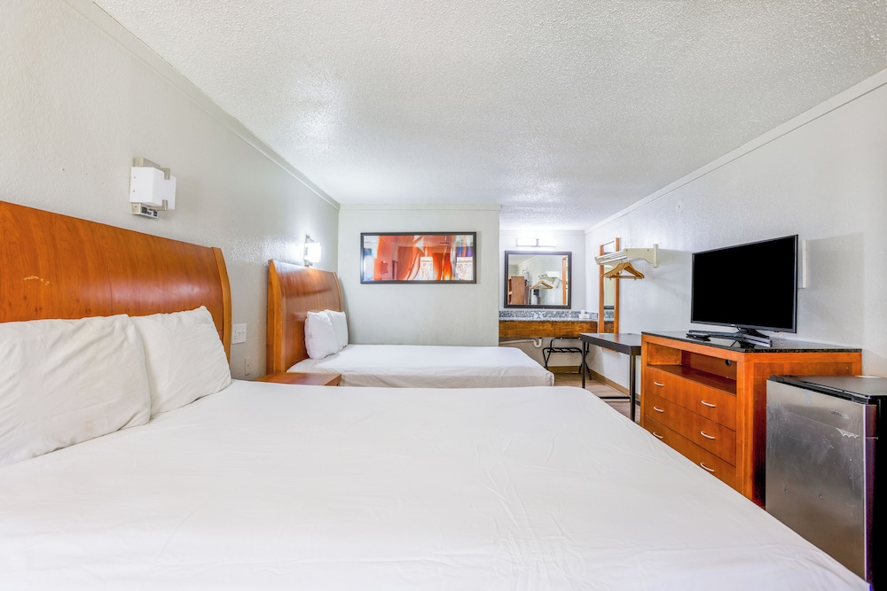 Cozy Garden Inn By OYO Hwy 40 Richmond - photo 32