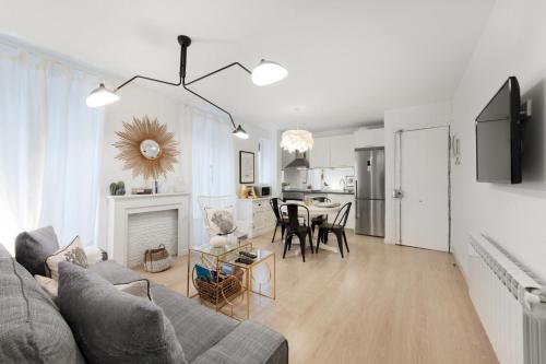 Stylish Bright 2BD apt. Atocha Luca de Tena — 4-Star Luxury Hotel in Madrid, Spain