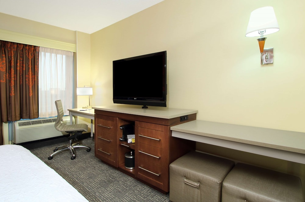 Hampton Inn & Suites Columbus Downtown - photo 19
