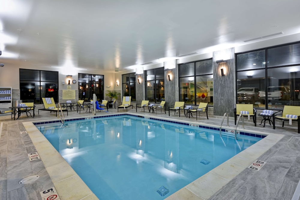 Hampton Inn & Suites Detroit Warren - photo 25