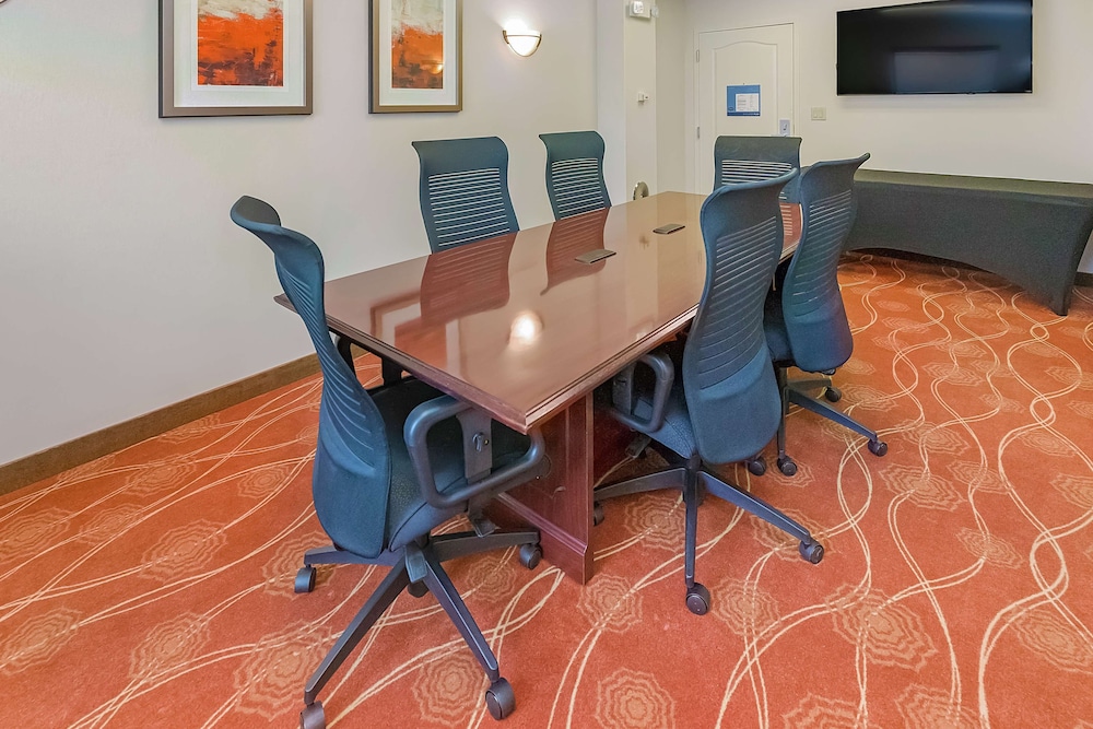 Hampton Inn & Suites Blairsville - photo 49