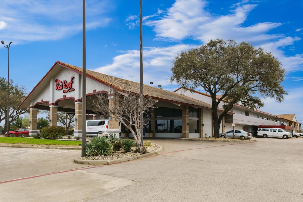 Red Roof Inn & Suites Irving DFW Airport South - photo 47