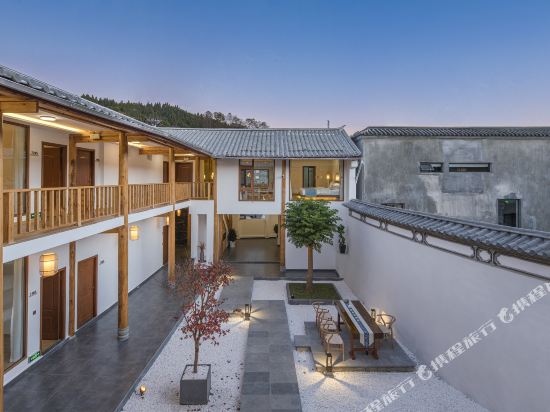 Fenghuangyuan Boutique Hot Spring Inn in Tengyue, People's Republic of China