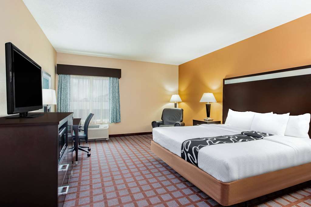 La Quinta Inn & Suites Indianapolis Airport West - photo 9
