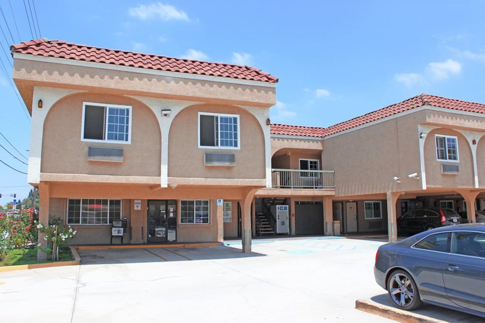 Orange Tustin Inn - photo 30