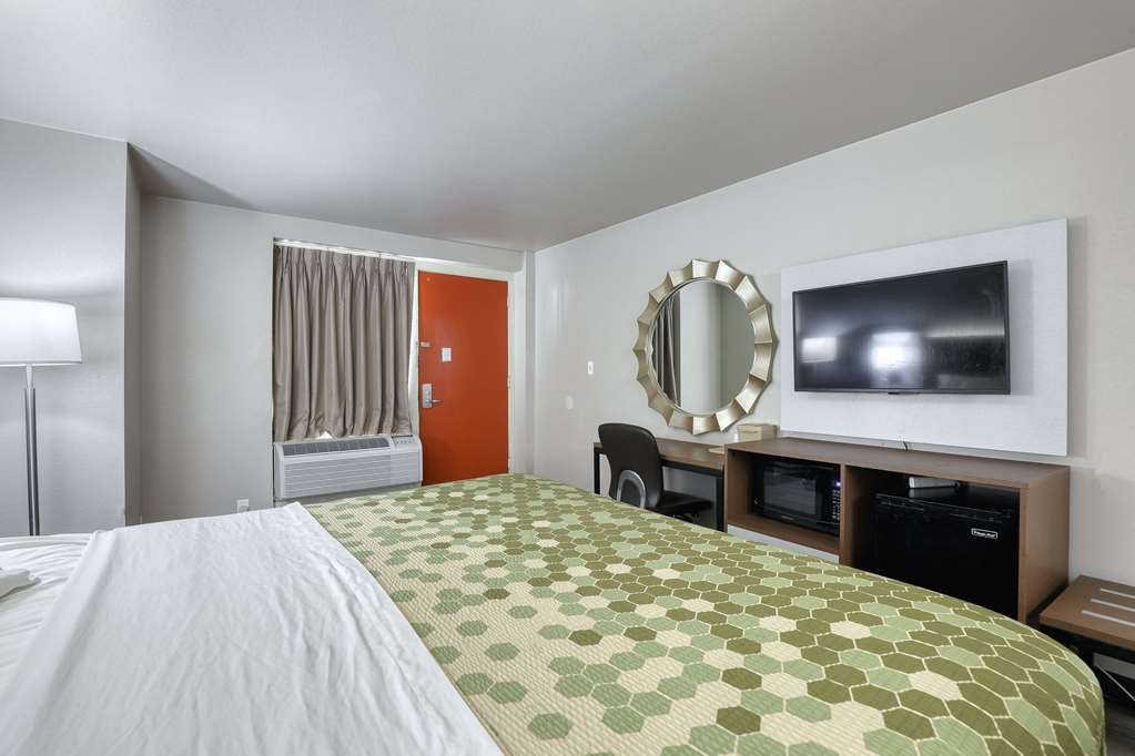 Econo Lodge Neenah - photo 24