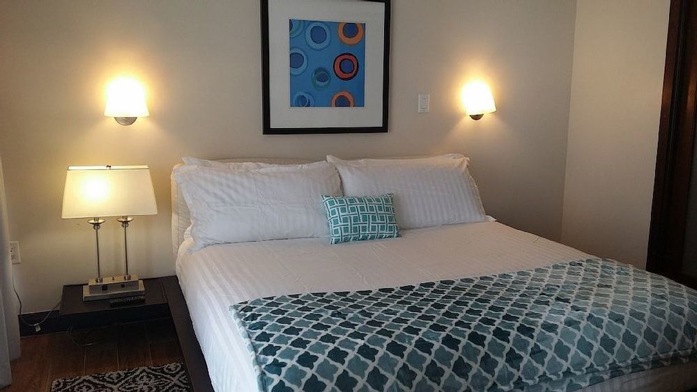 Strand Ocean Drive Suites - photo 3
