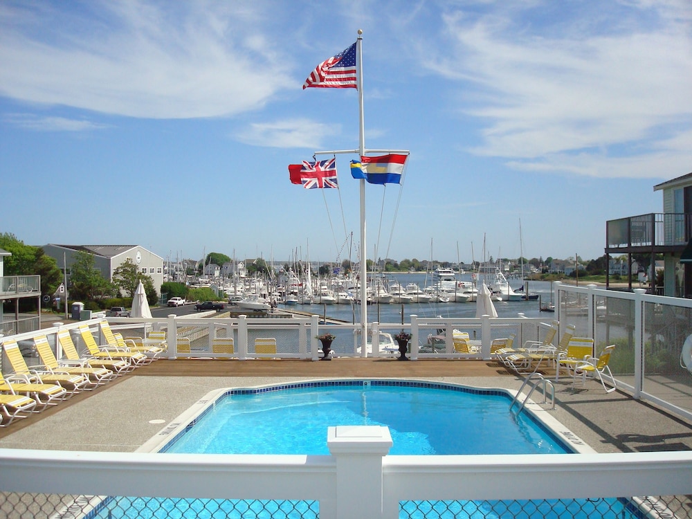 Anchor In Distinctive Waterfront Lodging - photo 27